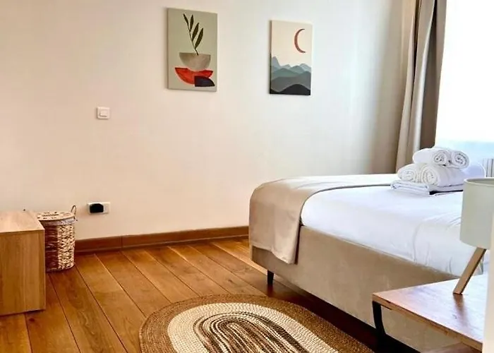 Apartment Prime Location Explore On Foot!