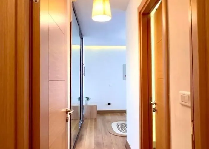 Apartment Prime Location Explore On Foot! *