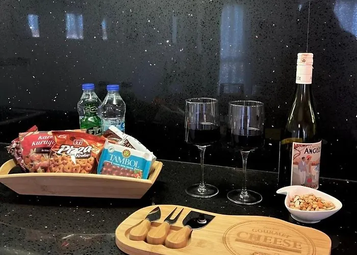 Prime Location Explore On Foot! Apartment