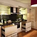 Prime Location Explore On Foot! Διαμέρισμα *