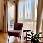 Prime Location Explore On Foot! Διαμέρισμα *