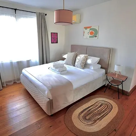 Διαμέρισμα Prime Location Explore On Foot! *